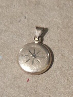 10K Gold Compass Star Pendant Charm .89g Marked And Acid Tested